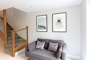 Immaculate Central Windsor Town House