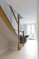 Immaculate Central Windsor Town House