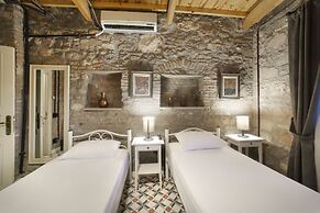 Avlulu Konak Kucukkoy