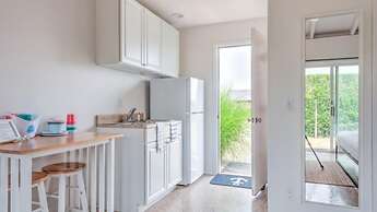 Unit 12 Deluxe Dbl Queen - Bungalows at Common Ground