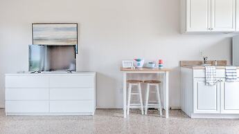 Unit 12 Deluxe Dbl Queen - Bungalows at Common Ground