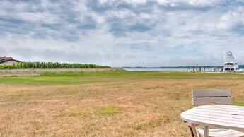 Unit 12 Deluxe Dbl Queen - Bungalows at Common Ground