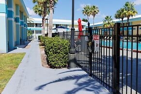 Garnet Inn & Suites, Orlando