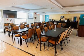 Garnet Inn & Suites, Orlando