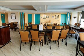 Garnet Inn & Suites, Orlando