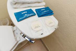 Garnet Inn & Suites, Orlando