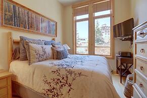 First Floor Condo, Outstanding Location - TX106 by Redawning