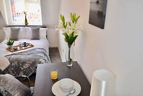 Beautiful 3-bed House in Wolverhampton