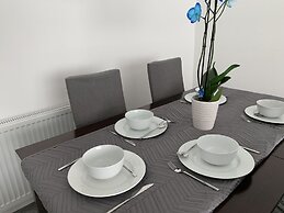 Beautiful 3-bed House in Wolverhampton