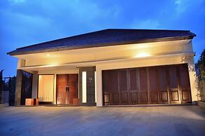 Radiance Hill View 10BR Villa with a Private heated swimming Pool