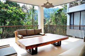 Radiance Hill View 10BR Villa with a Private heated swimming Pool