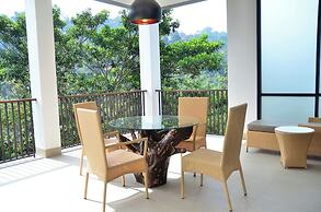 Radiance Hill View 10BR Villa with a Private heated swimming Pool