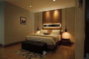 Radiance Hill View 10BR Villa with a Private heated swimming Pool