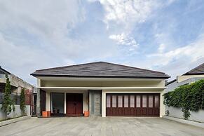 Radiance Hill View 10BR Villa with a Private heated swimming Pool