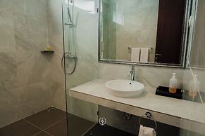 Radiance Hill View 10BR Villa with a Private heated swimming Pool