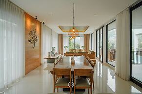 Radiance Hill View 10BR Villa with a Private heated swimming Pool