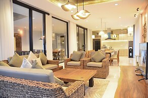 Radiance Hill View 10BR Villa with a Private heated swimming Pool