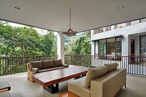 Radiance Hill View 10BR Villa with a Private heated swimming Pool