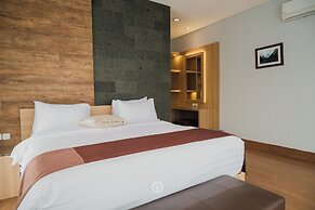 Radiance Hill View 10BR Villa with a Private heated swimming Pool