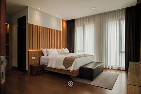 Radiance Hill View 10BR Villa with a Private heated swimming Pool