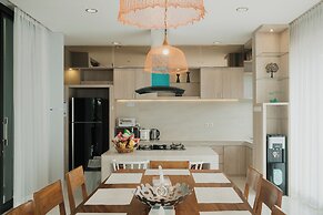 Radiance Hill View 10BR Villa with a Private heated swimming Pool