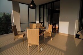 Radiance Hill View 10BR Villa with a Private heated swimming Pool