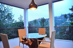 Radiance Hill View 10BR Villa with a Private heated swimming Pool