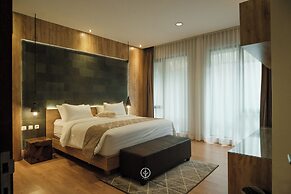 Radiance Hill View 10BR Villa with a Private heated swimming Pool