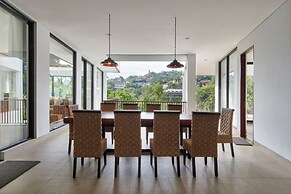 Radiance Hill View 10BR Villa with a Private heated swimming Pool