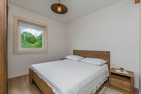 House Mali Dvori