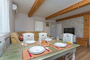 House Mali Dvori
