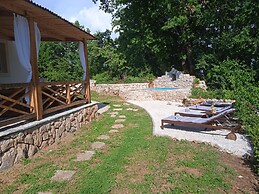 House Mali Dvori