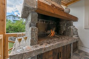 House Mali Dvori