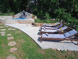 House Mali Dvori