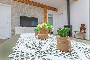 House Mali Dvori