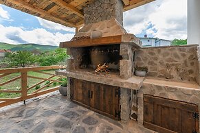 House Mali Dvori