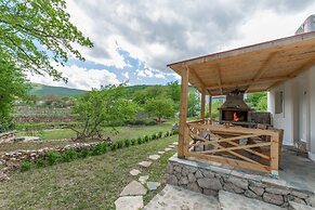 House Mali Dvori