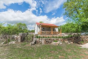 House Mali Dvori