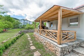 House Mali Dvori