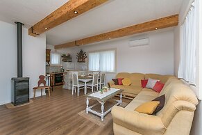 House Mali Dvori