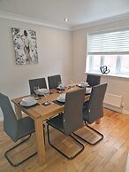 Dog Friendly - 4 Bed House - Sleeps 10 - Pool Table