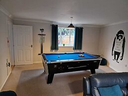 Dog Friendly - 4 Bed House - Sleeps 10 - Pool Table