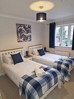 Dog Friendly - 4 Bed House - Sleeps 10 - Pool Table