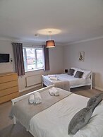 Dog Friendly - 4 Bed House - Sleeps 10 - Pool Table