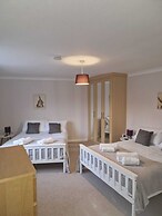 Dog Friendly - 4 Bed House - Sleeps 10 - Pool Table