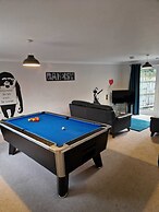 Dog Friendly - 4 Bed House - Sleeps 10 - Pool Table