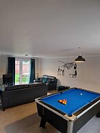 Dog Friendly - 4 Bed House - Sleeps 10 - Pool Table