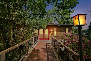 Pacific Nw Mid-century Modern Waterfront Gem Located On Raft Island 3 