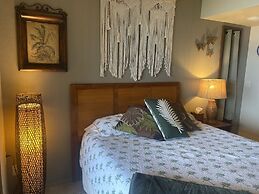 Pacific Nw Mid-century Modern Waterfront Gem Located On Raft Island 3 