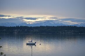 Pacific Nw Mid-century Modern Waterfront Gem Located On Raft Island 3 